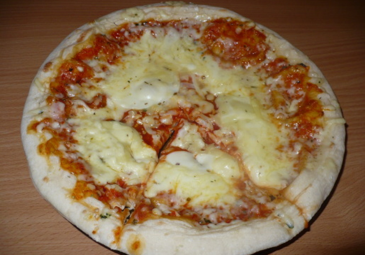 Pizza 4 sery z fetą foto