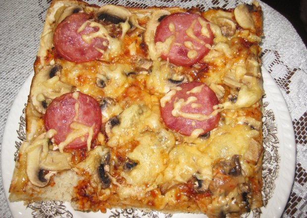 Fotografia przedstawiająca pizza 4 smaki