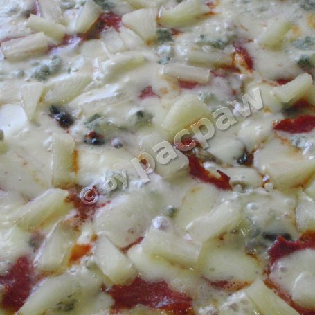 Krok 8 - Pizza alla gorgonzola z salami i ananasem foto