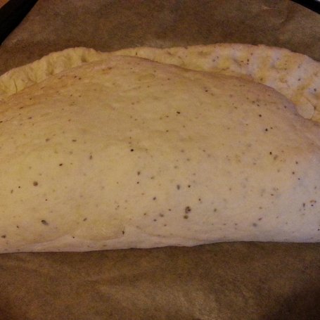Krok 6 - Pizza Calzone z szynką i pieczarkami foto