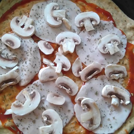 Krok 5 - Pizza capriciosa z gorgonzolą foto