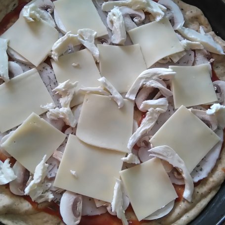Krok 6 - Pizza capriciosa z gorgonzolą foto