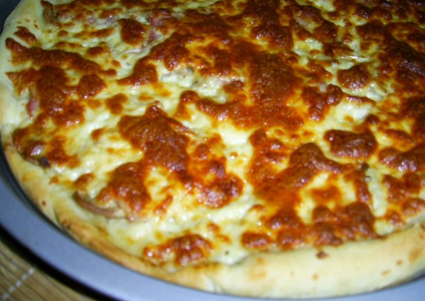 Fotografia przedstawiająca Pizza Carbonara