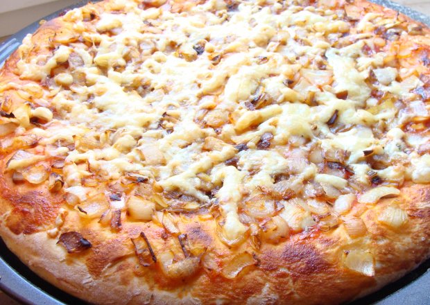 Fotografia przedstawiająca Pizza cebulowa
