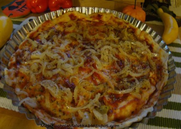 Fotografia przedstawiająca Pizza cebulowa