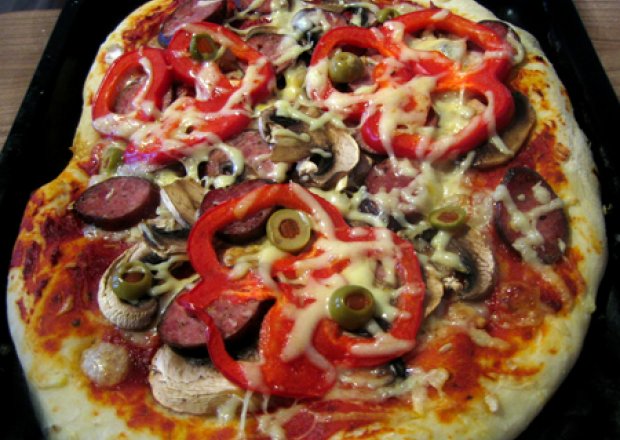 Fotografia przedstawiająca pizza chłopska (z mąką kukurydzianą)