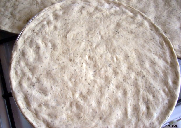 Fotografia przedstawiająca Pizza - ciasto ziołowe