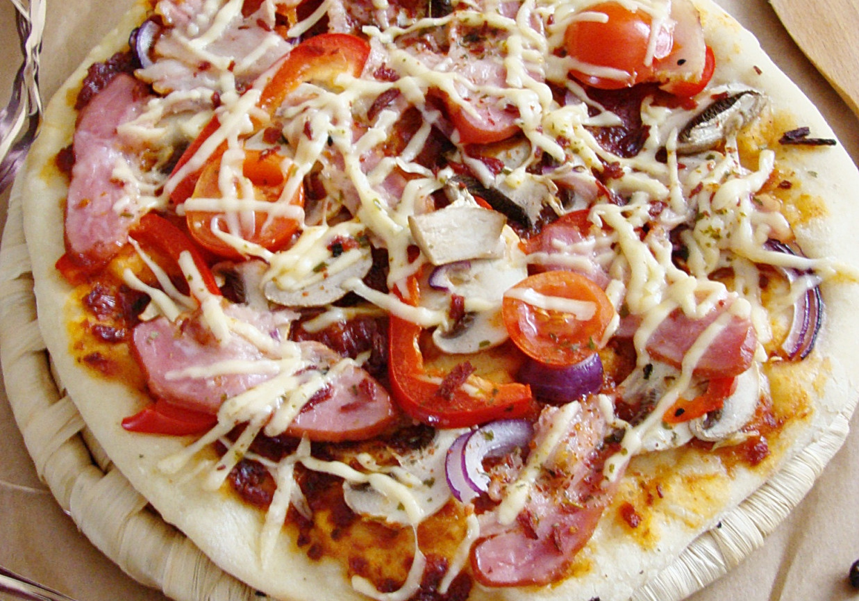 Pizza co w duszy gra foto