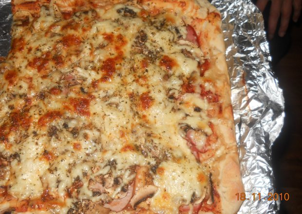 Fotografia przedstawiająca pizza czosnkowa
