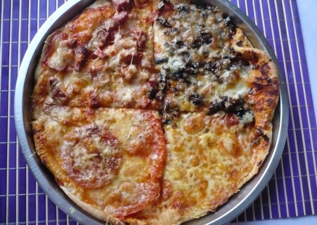 Fotografia przedstawiająca Pizza Cztery Pory Roku