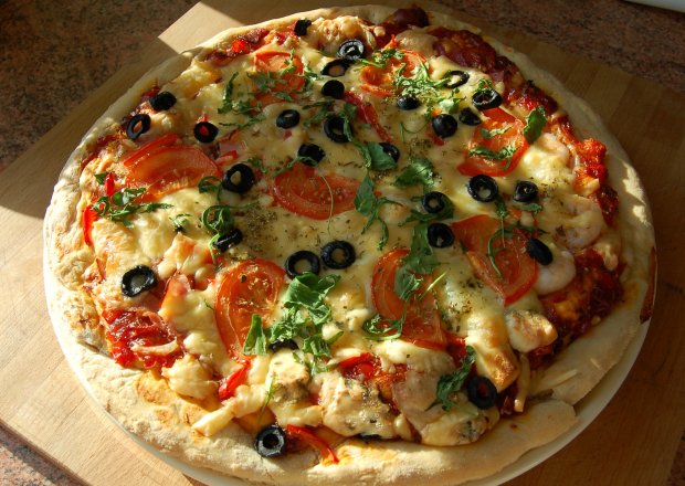 Fotografia przedstawiająca pizza "cztery smaki"