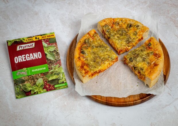 Fotografia przedstawiająca Pizza “deep dish” z air fryera