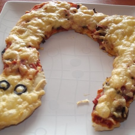 Krok 9 - Pizza dla dzieci w kształcie węża foto