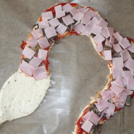 Krok 7 - Pizza dla dzieci w kształcie węża foto