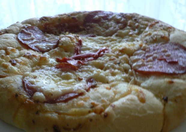 Fotografia przedstawiająca Pizza domowa II