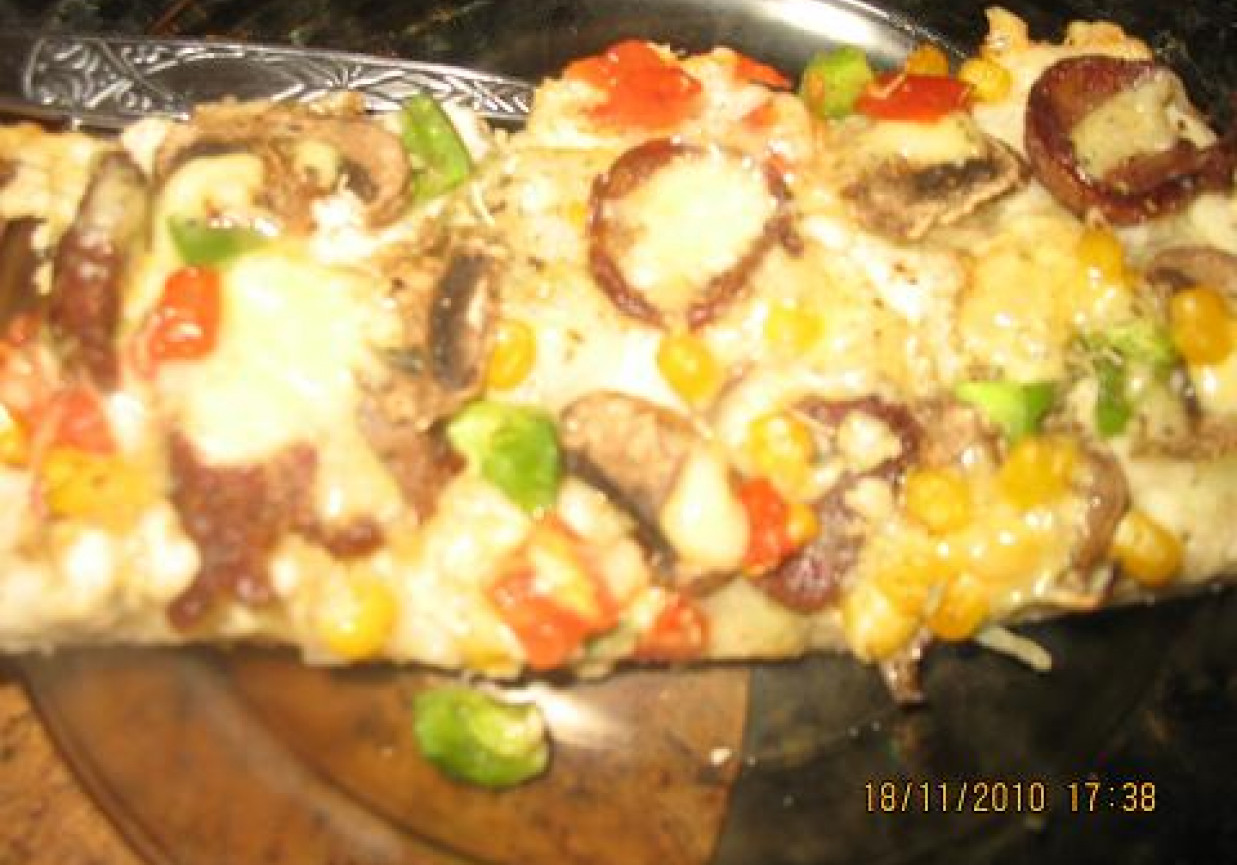 Pizza domowa foto