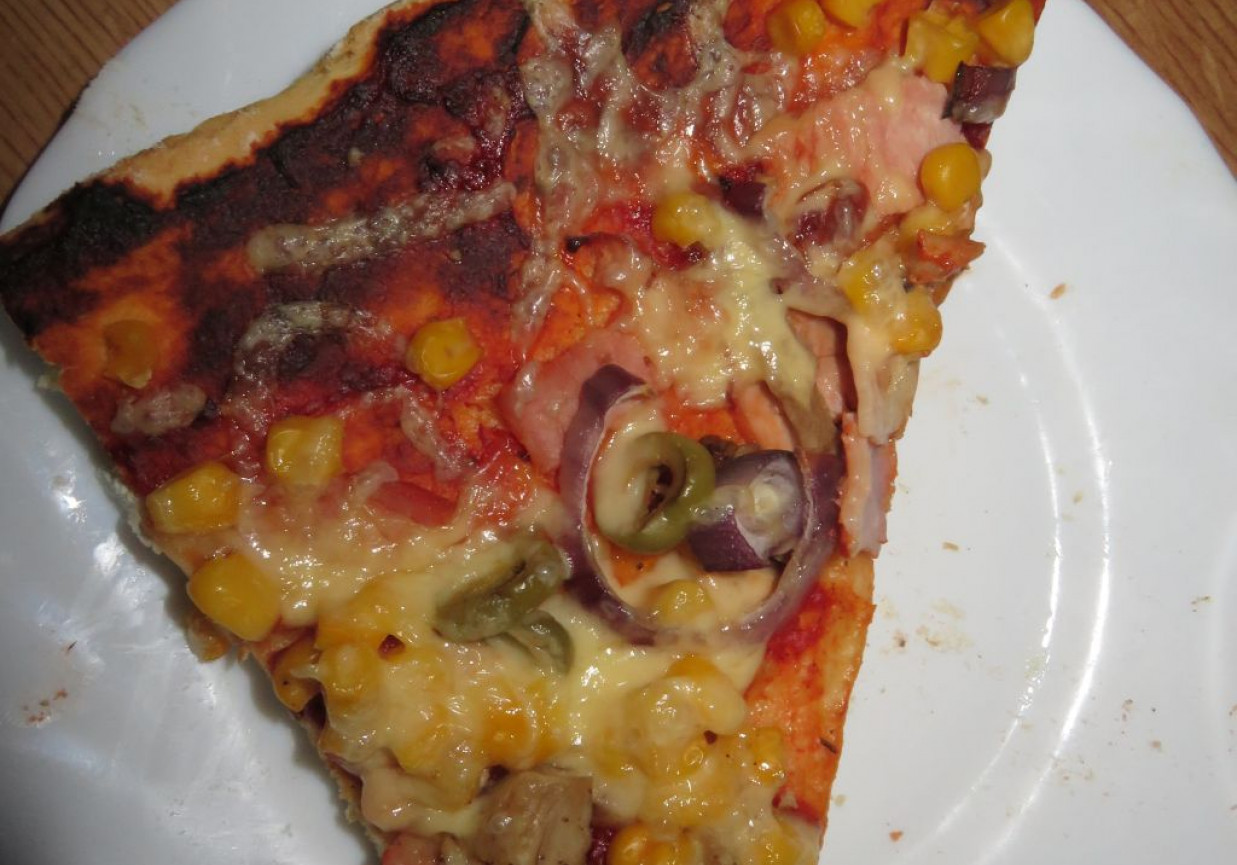 Pizza domowa foto