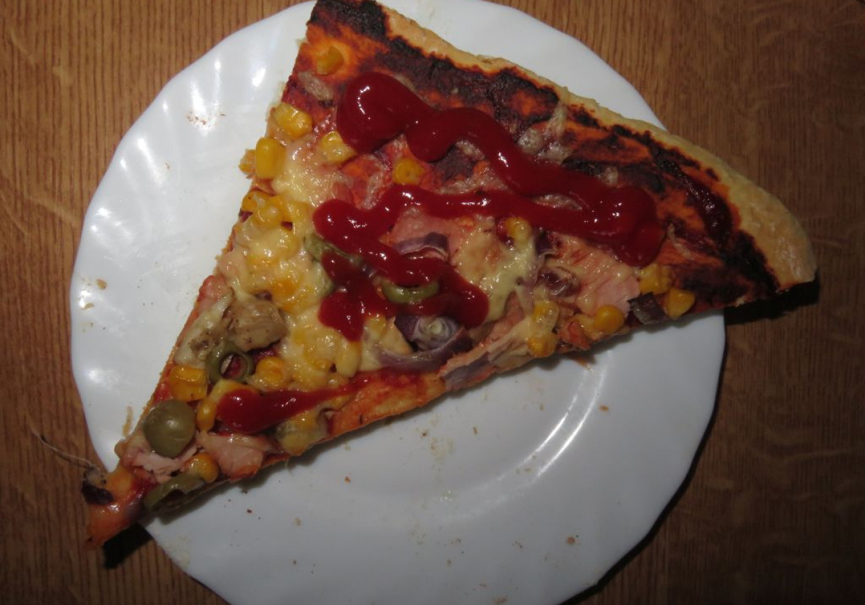 Pizza domowa foto