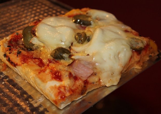 Fotografia przedstawiająca Pizza domowa