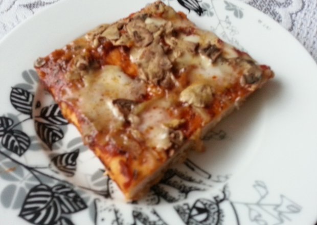 Fotografia przedstawiająca pizza drożdżowa