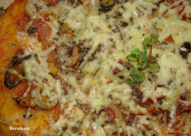 Fotografia przedstawiająca Pizza frutti di mare