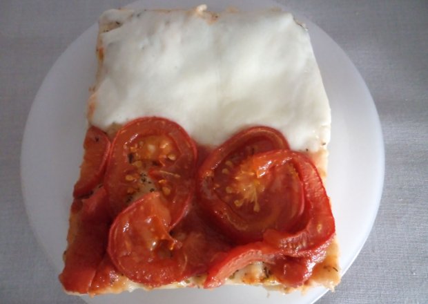 Fotografia przedstawiająca Pizza kibica