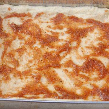 Krok 4 - Pizza kurczakowo -pomidorowa foto