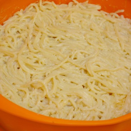 Krok 1 - Pizza makaronowa z parówkami foto