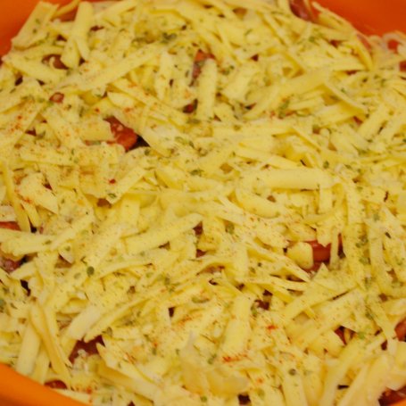 Krok 5 - Pizza makaronowa z parówkami foto