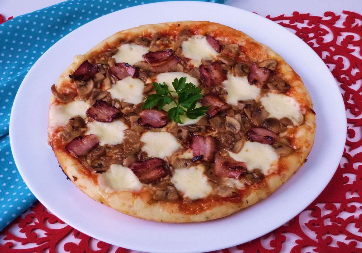 Pizza marchewkowa z patelni  foto