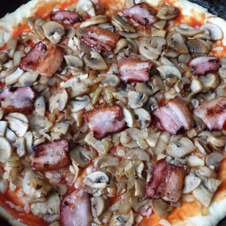 Krok 5 - Pizza marchewkowa z patelni foto