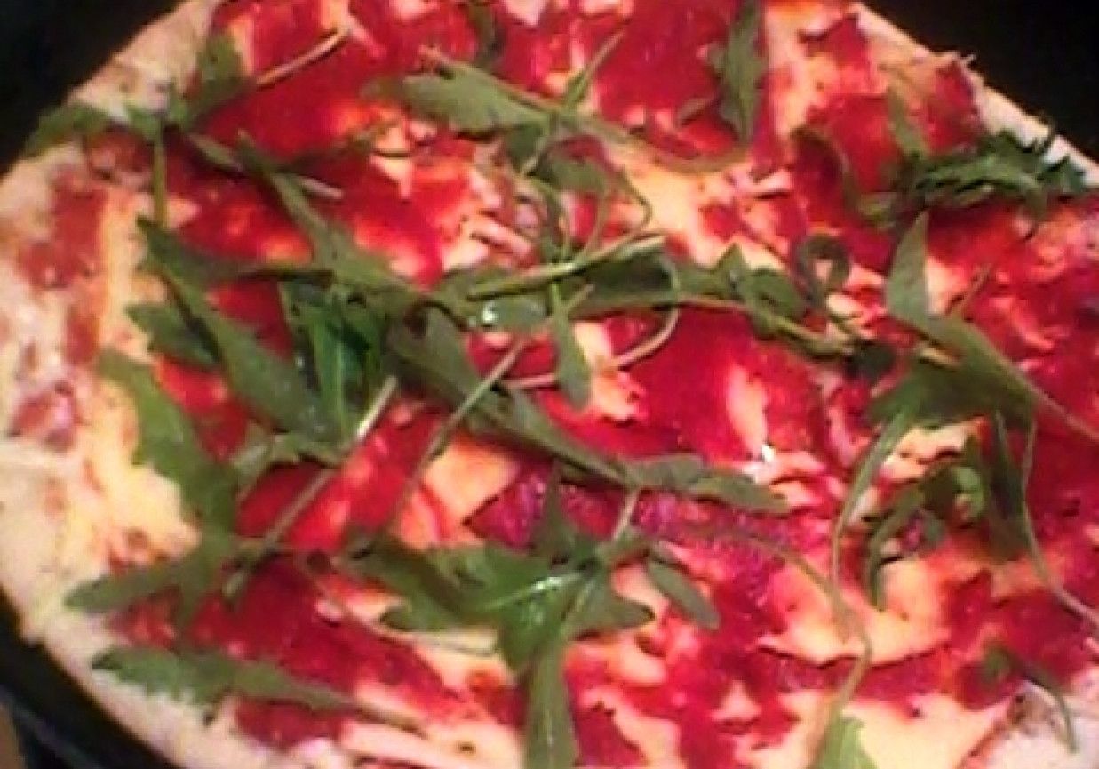 Pizza margerita z rukolą foto