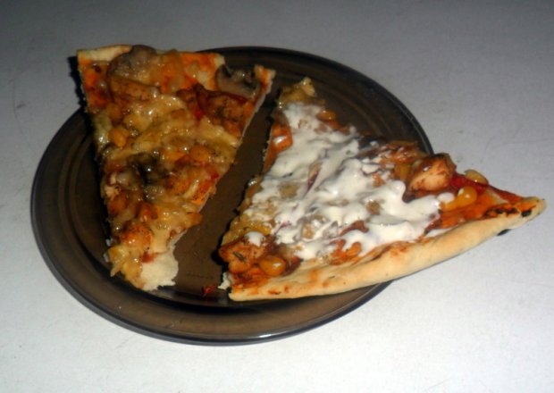 Fotografia przedstawiająca Pizza na cieńkim cieście