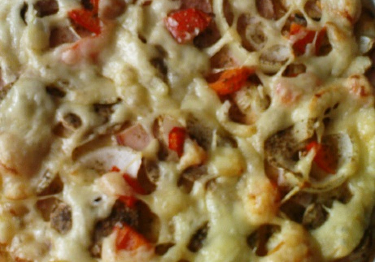 Pizza na cienkim cieście foto