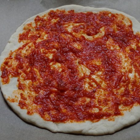 Krok 4 - Pizza na cienkim spodzie foto