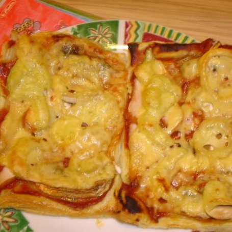 Krok 4 - Pizza na cieście francuskim warzywno-szynkowa foto