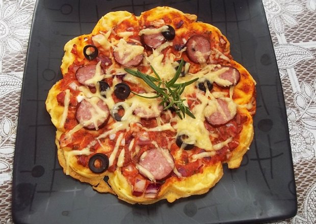 Fotografia przedstawiająca Pizza na gofrach