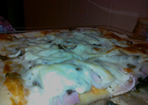 Fotografia przedstawiająca Pizza na jogurtowym cieście