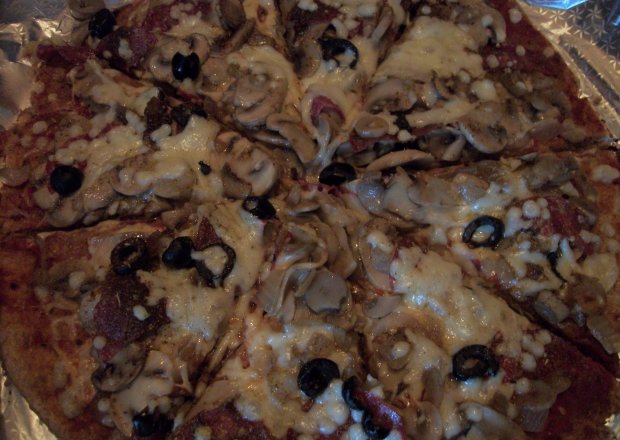 Fotografia przedstawiająca Pizza na pełnoziarnistym spodzie wg Zub3ra