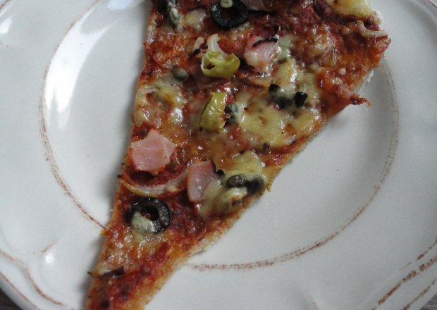 Fotografia przedstawiająca Pizza na włoskim cieście