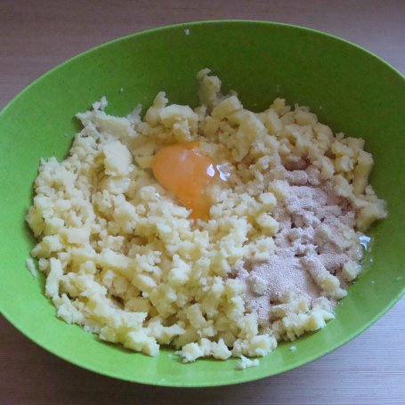 Krok 1 - Pizza na ziemniaczanym spodzie foto