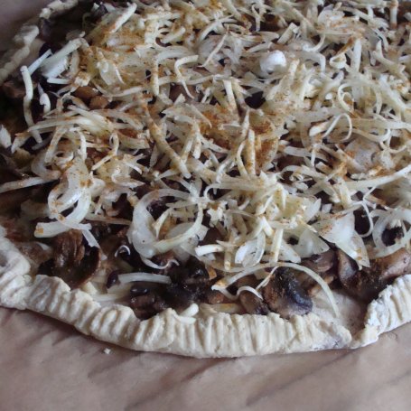 Krok 5 - Pizza na ziemniaczanym spodzie foto