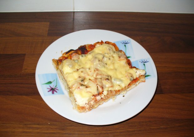 Fotografia przedstawiająca Pizza oliwkowa