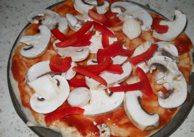 Fotografia przedstawiająca pizza ostra