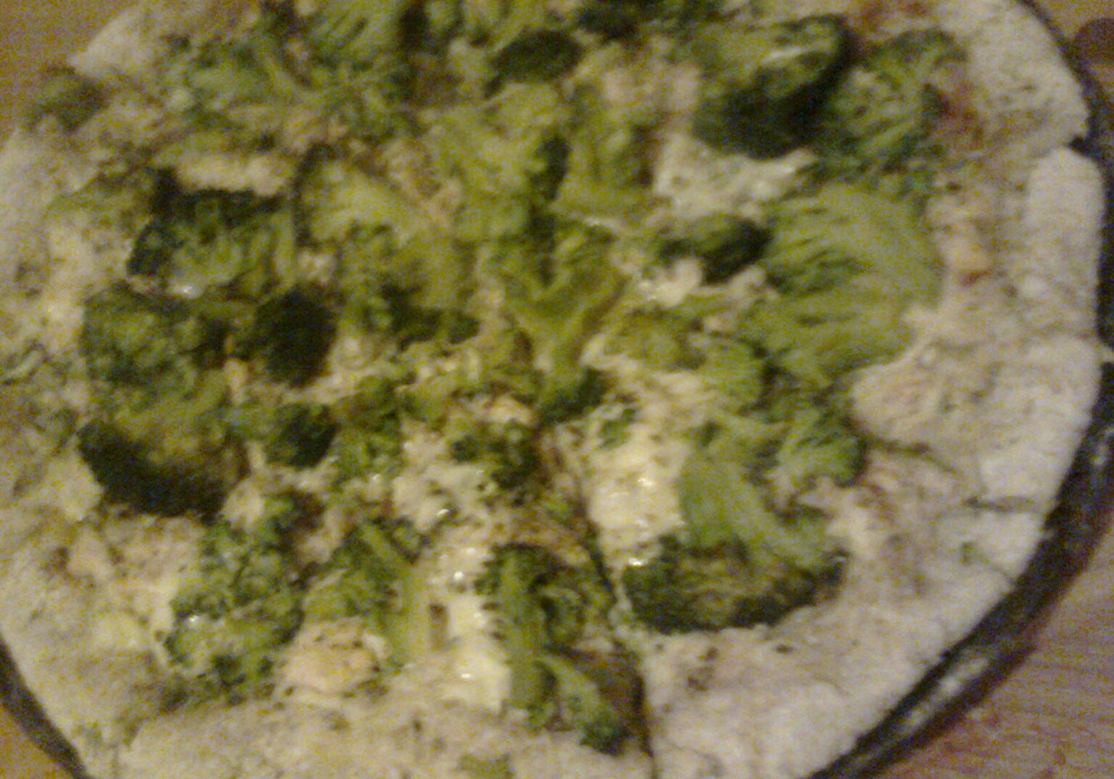 Pizza pelnoziarnista broccoli foto