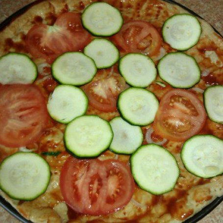 Krok 4 - Pizza pełnoziarnista z warzywami foto