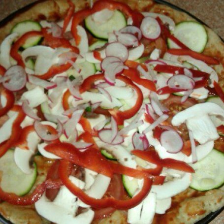 Krok 5 - Pizza pełnoziarnista z warzywami foto