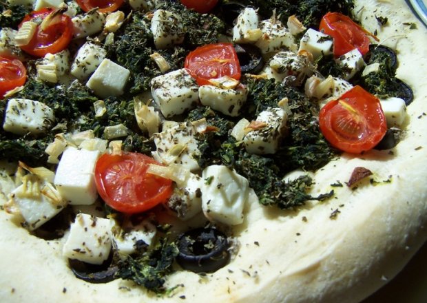 Fotografia przedstawiająca pizza po grecku