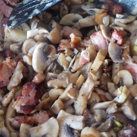 Krok 4 - Pizza podwójnie grzybowa foto