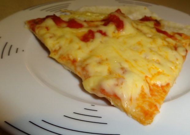 Fotografia przedstawiająca Pizza prawdziwa- przepis podstawowy
